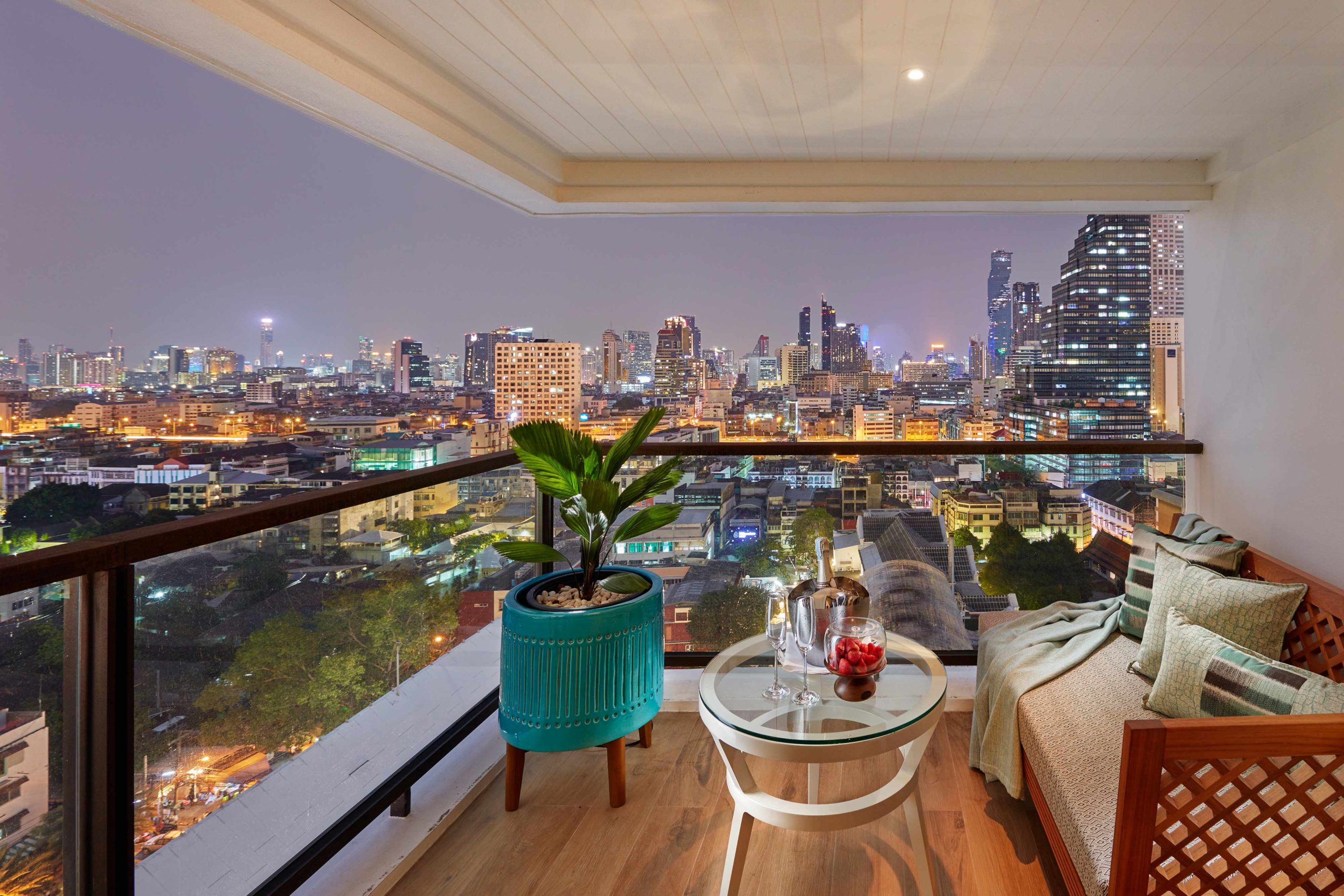 https://queerhotelguide.com/wp-content/uploads/2021/04/bangkok-20-room-mandarin-balcony-cityview-scaled.jpeg